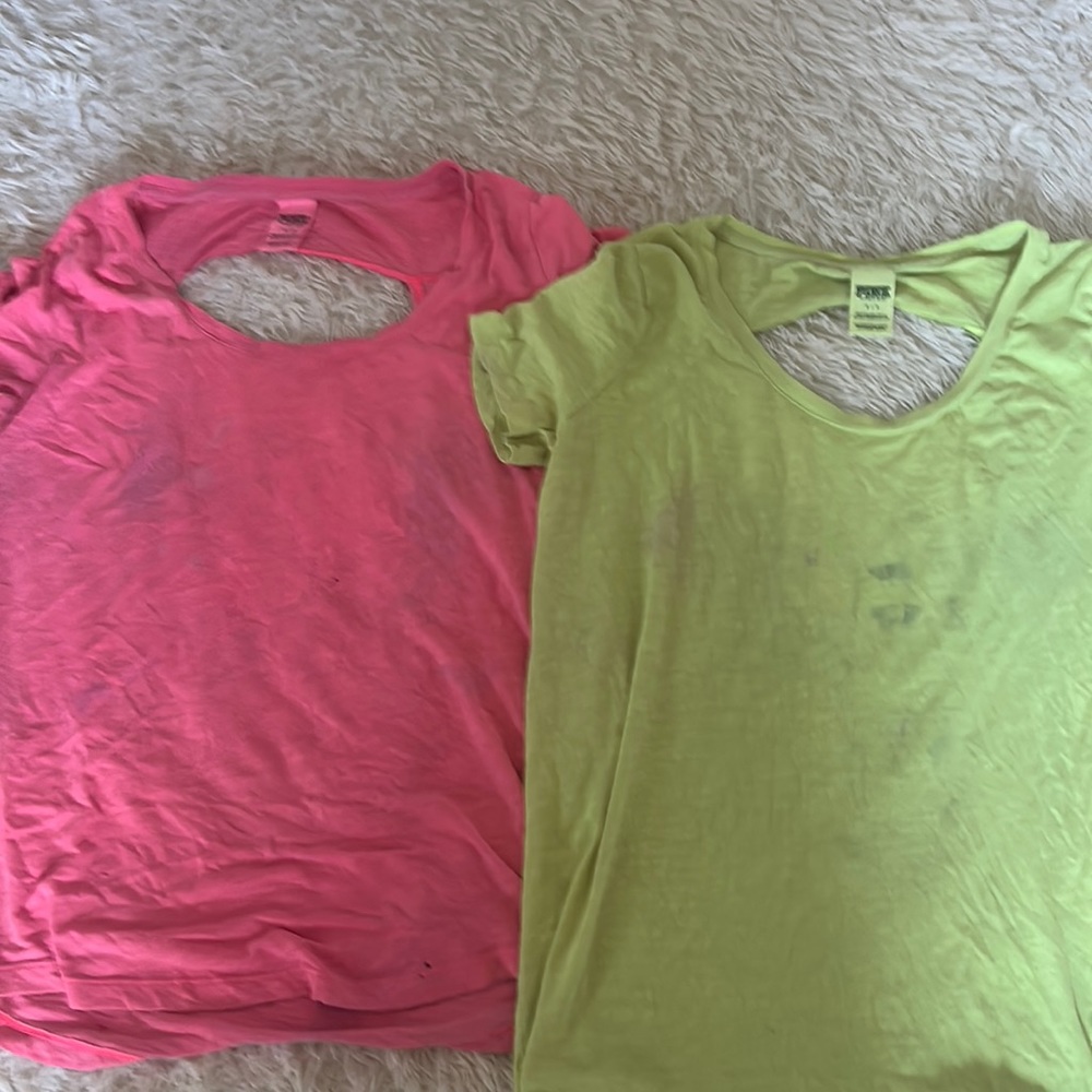 2 vs pink shirts small